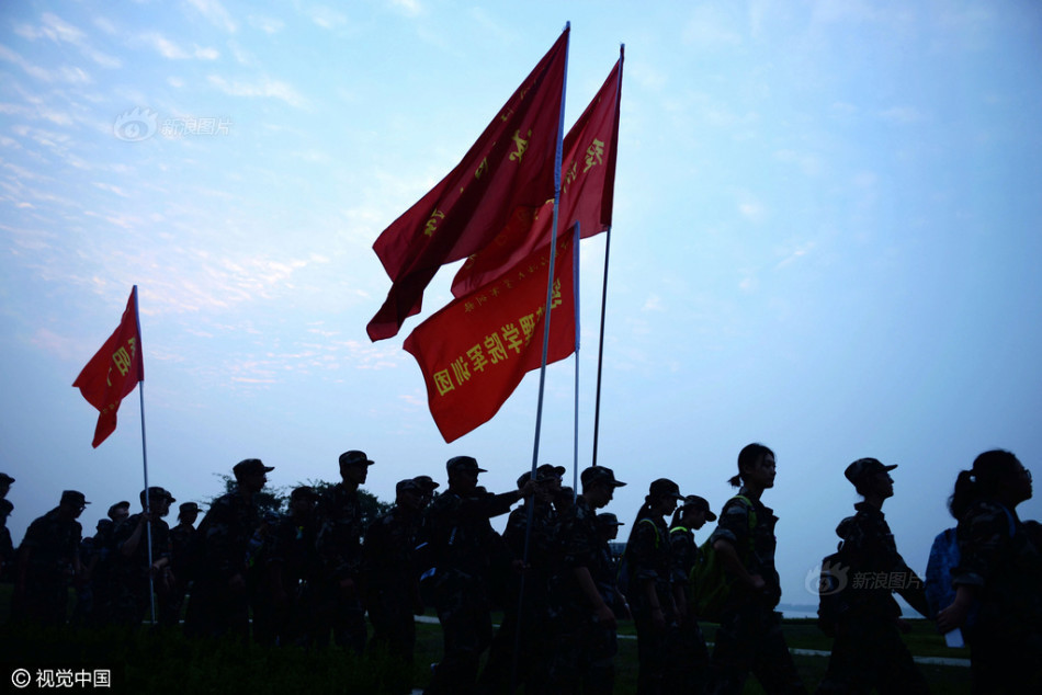大尺度吻胸吻奶头揉捏奶电影