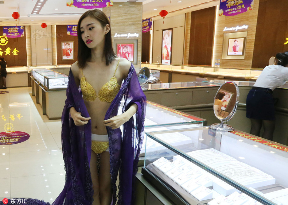 商场内衣展示走秀_台湾内衣模特商场走秀