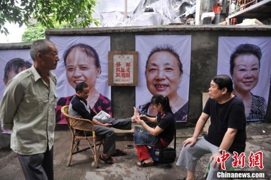 免费看国产三级黄色淫荡片