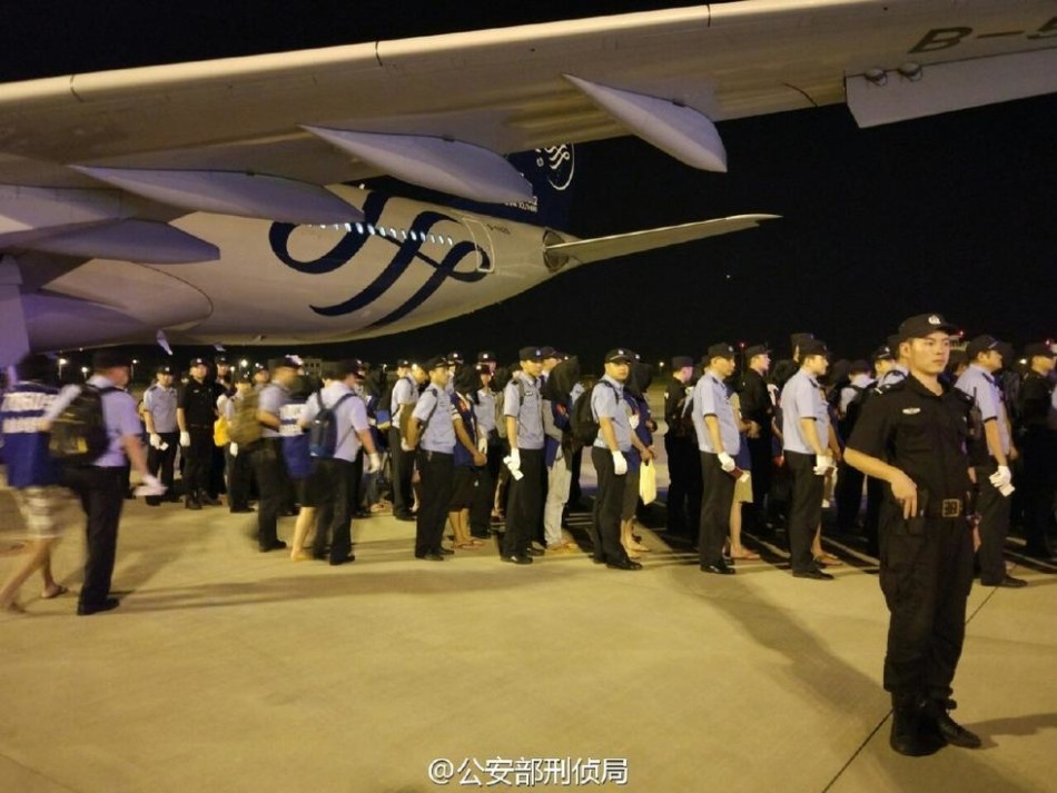 美女脱 给我捏 直播