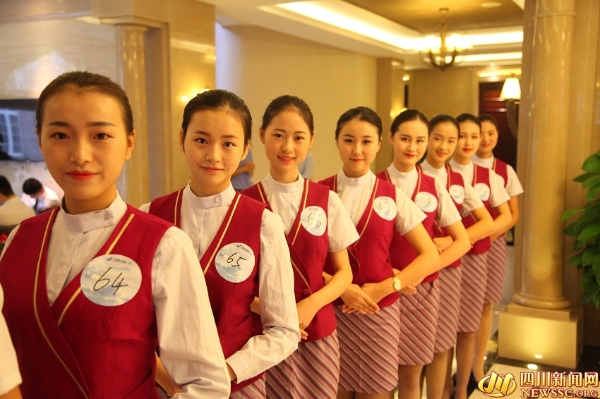 把女仆 吊起来揉搓双乳动漫