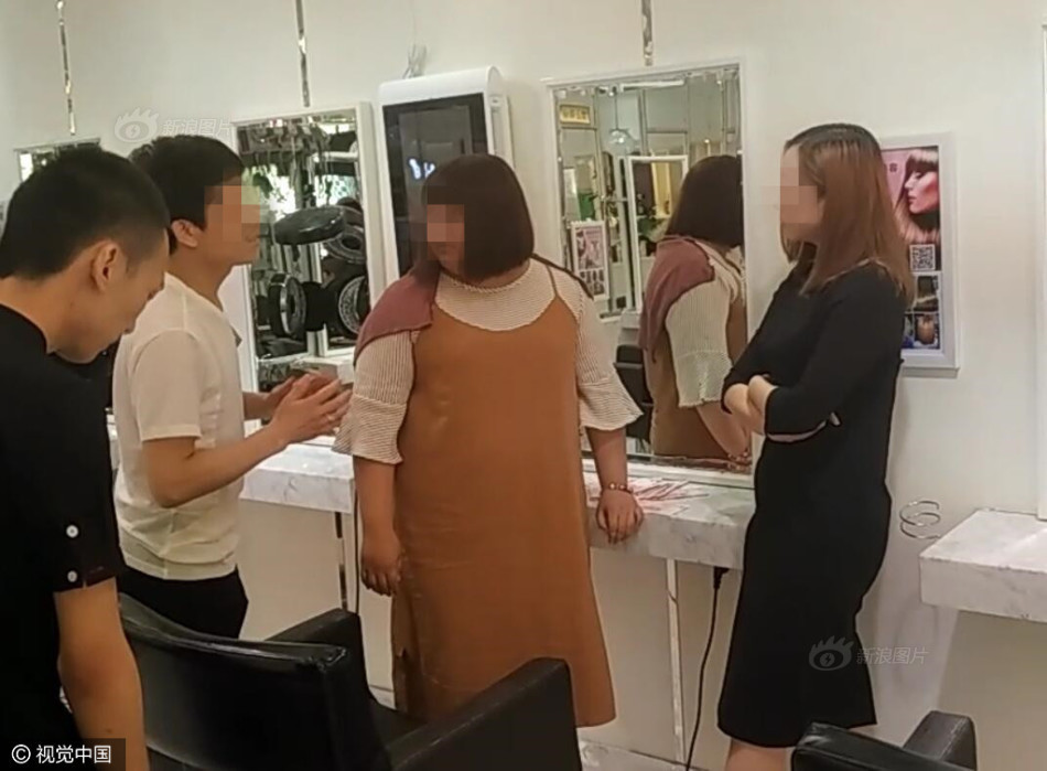 女仆露 给客人玩