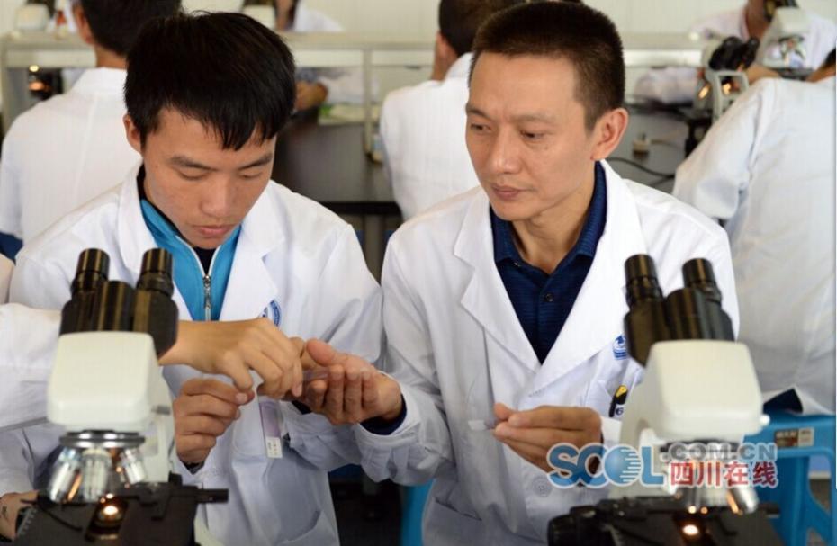 每次他吸我奶头很享受