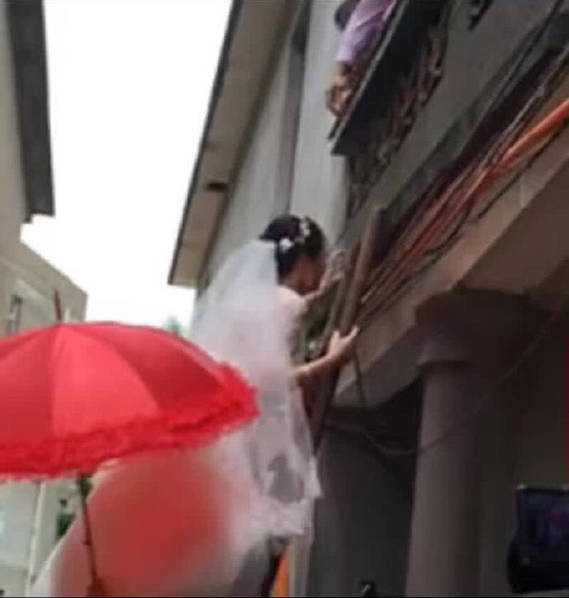 林静公交车轮流澡到高潮