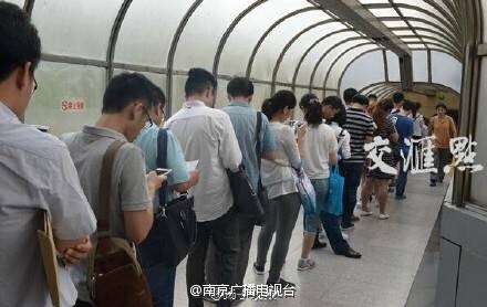 AI换脸鞠婧祎被狂躁