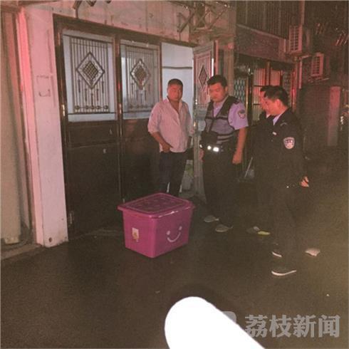 摸奶
