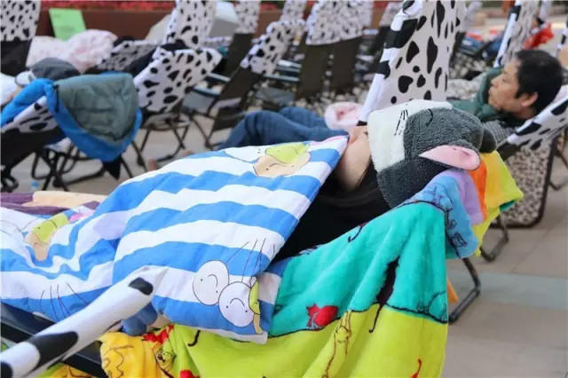 校园 春色 激情 小说 国产