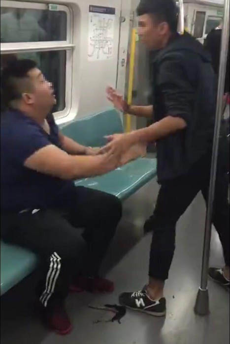 免费在线黄色视频