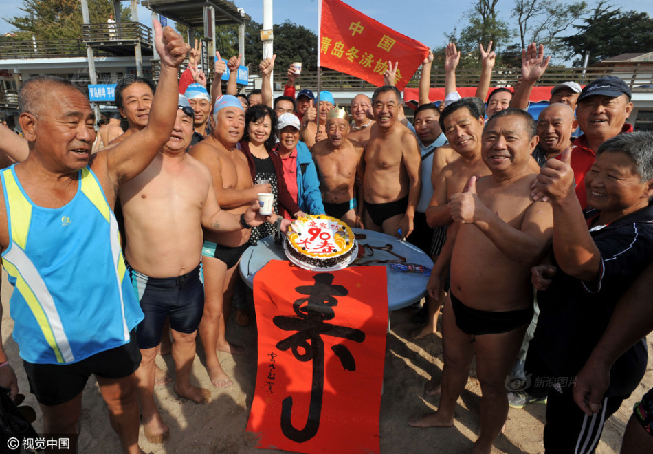 班长露出 强行被男生