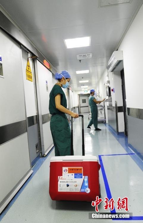 偷拍家庭主妇裸体洗澡视频