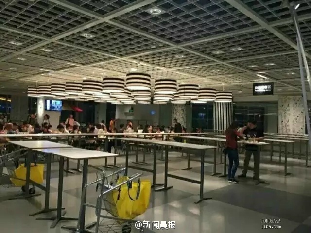 男人的 伸到 屁股黄