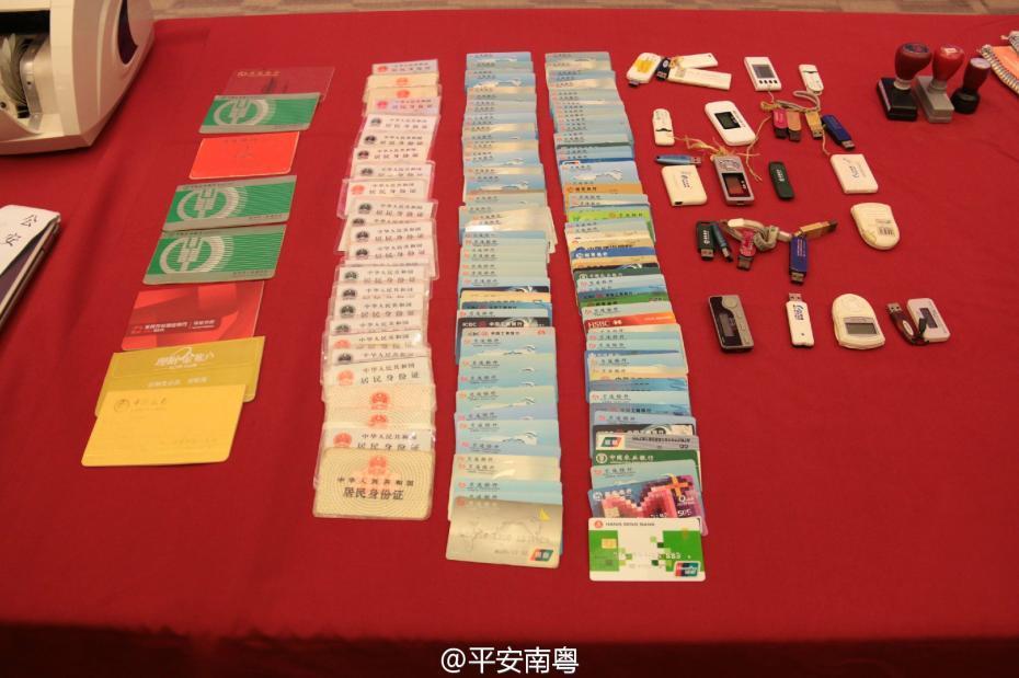 美女张开双腿让男人桶