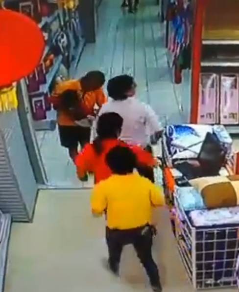 在公交车上被操