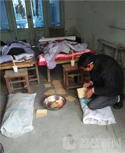 撩起胸让我的 蹭来蹭去