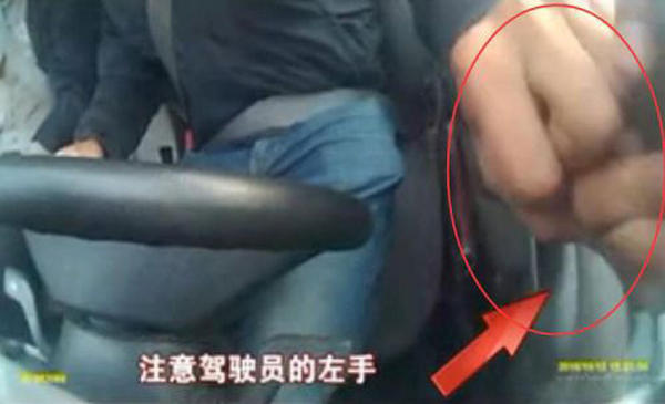 脸肿字幕组
