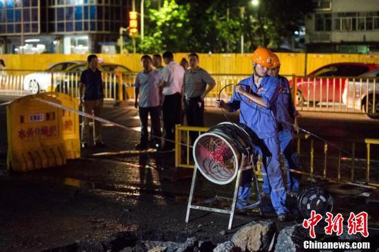 中国，国产老女人肏屄视频