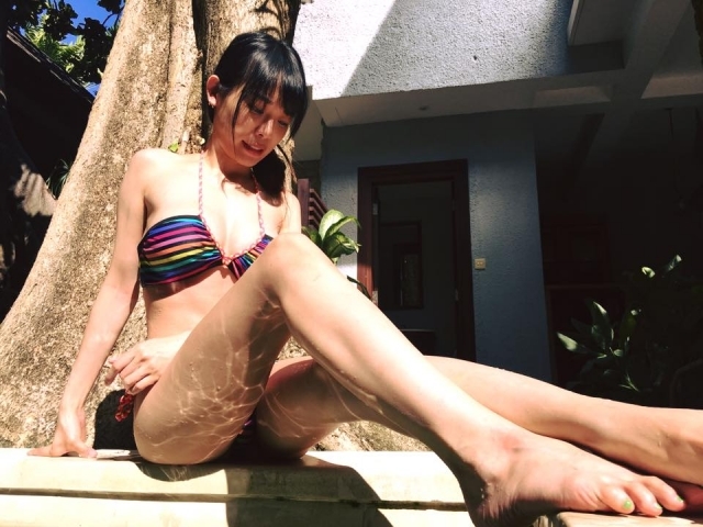 伸进女同桌乳沟里摸爽了电影