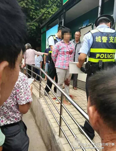 美女扒开腿让男人桶