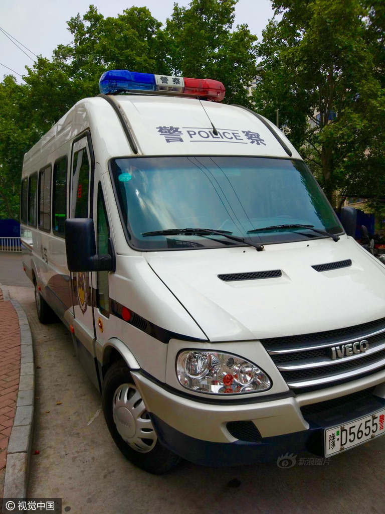 班长露出 强行被男生揉动漫