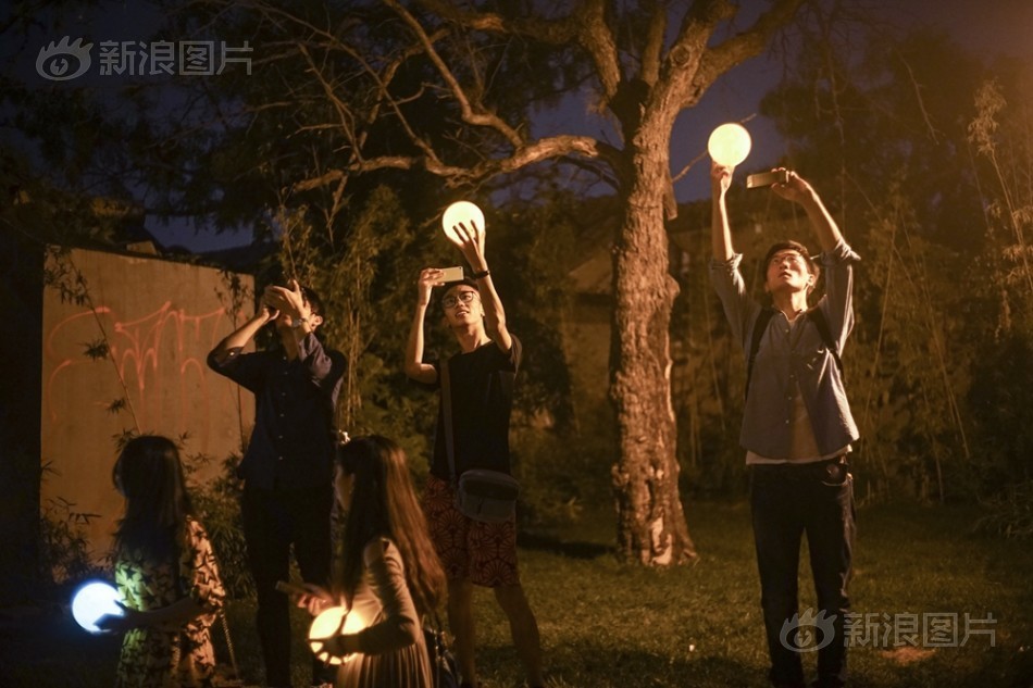 偷拍女厕所女人尿尿