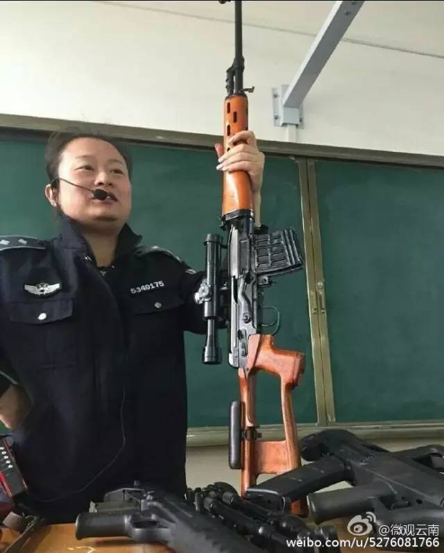 荷兰色情巜做爰强壮公牛阿德里安