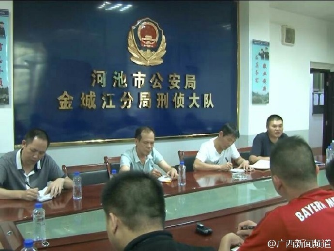 两个女人互摸自慰呻吟
