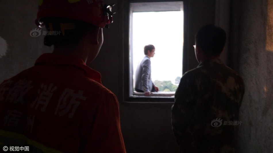 时间静止男子的暑假生活像素游戏
