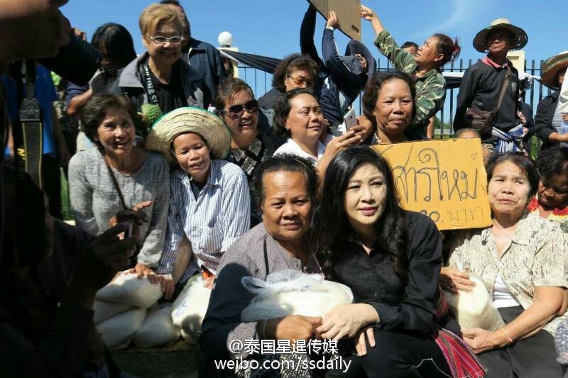 丰满人妻