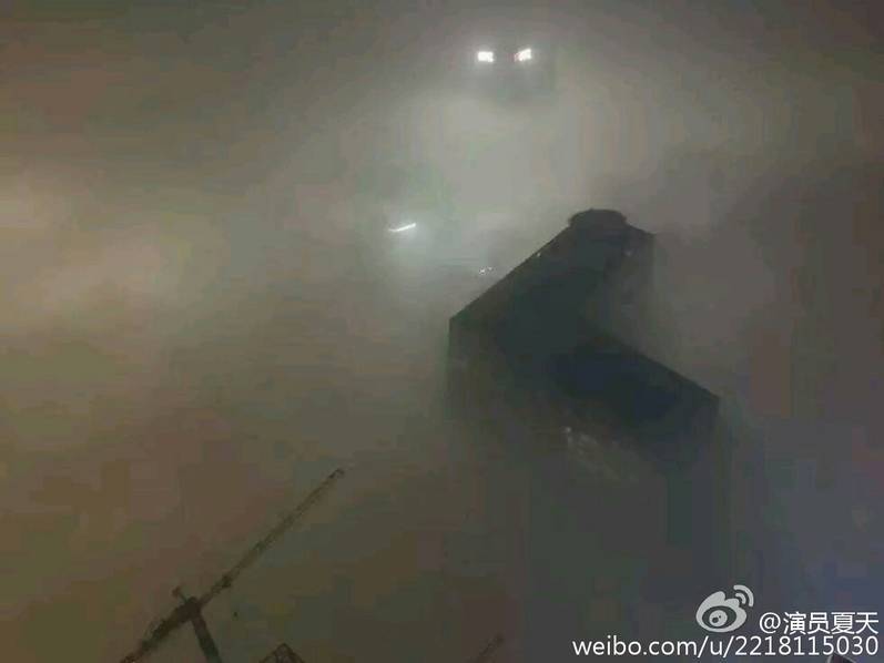 白丝校花自慰