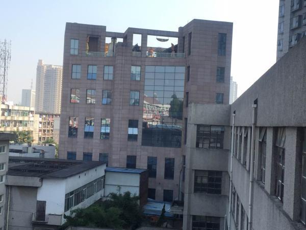 女人跟猪狗操逼