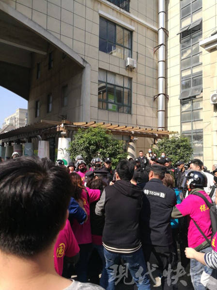 黄暴淫色Av网