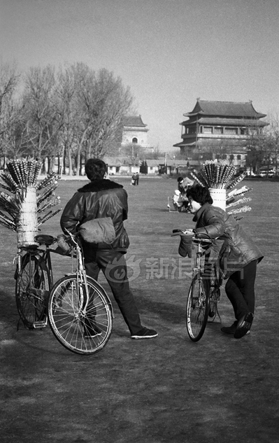 偷偷碰操老逼免费视频