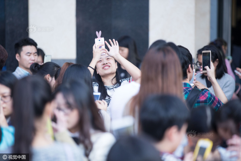 白妞大战两个黑人巨大