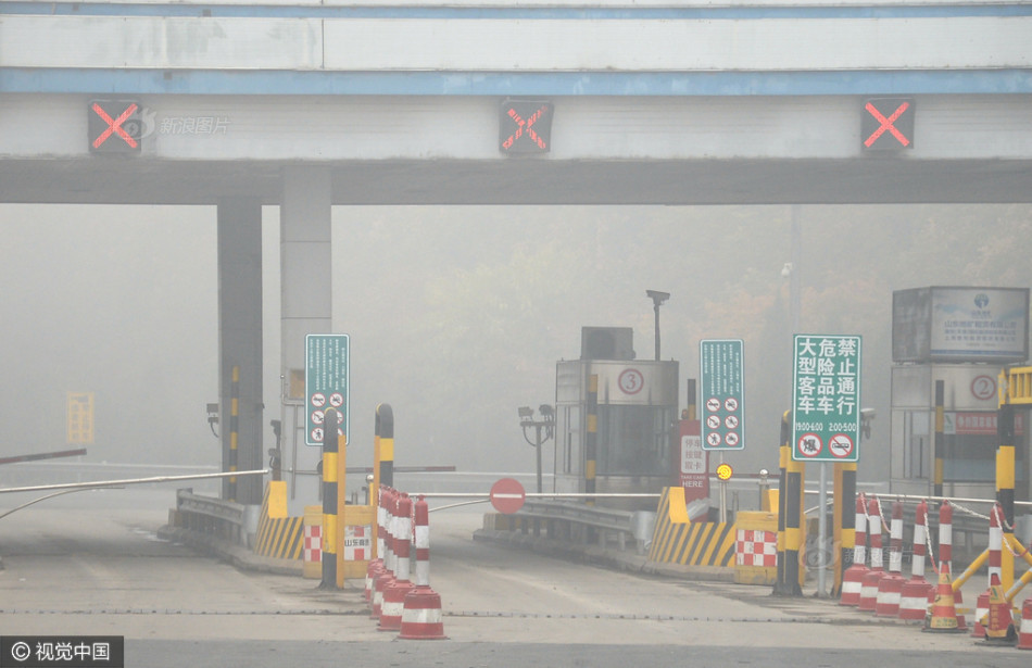 济南霸王级雾霾来袭 百米之外看不清(高清组图)