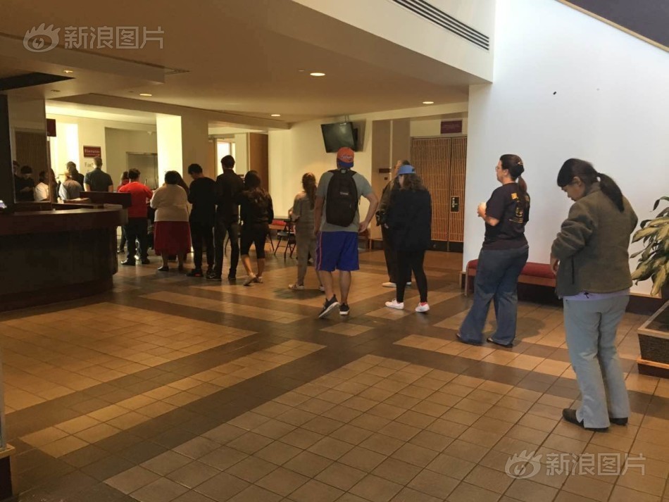 日本动漫  吸乳流白带
