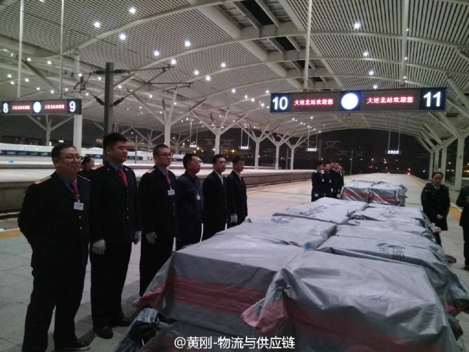 莫妮卡在厨房被c高潮部分