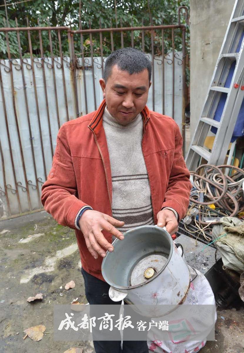 Chinese偷拍帅男洗澡