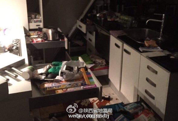 娇妻沦为民工工地公厕