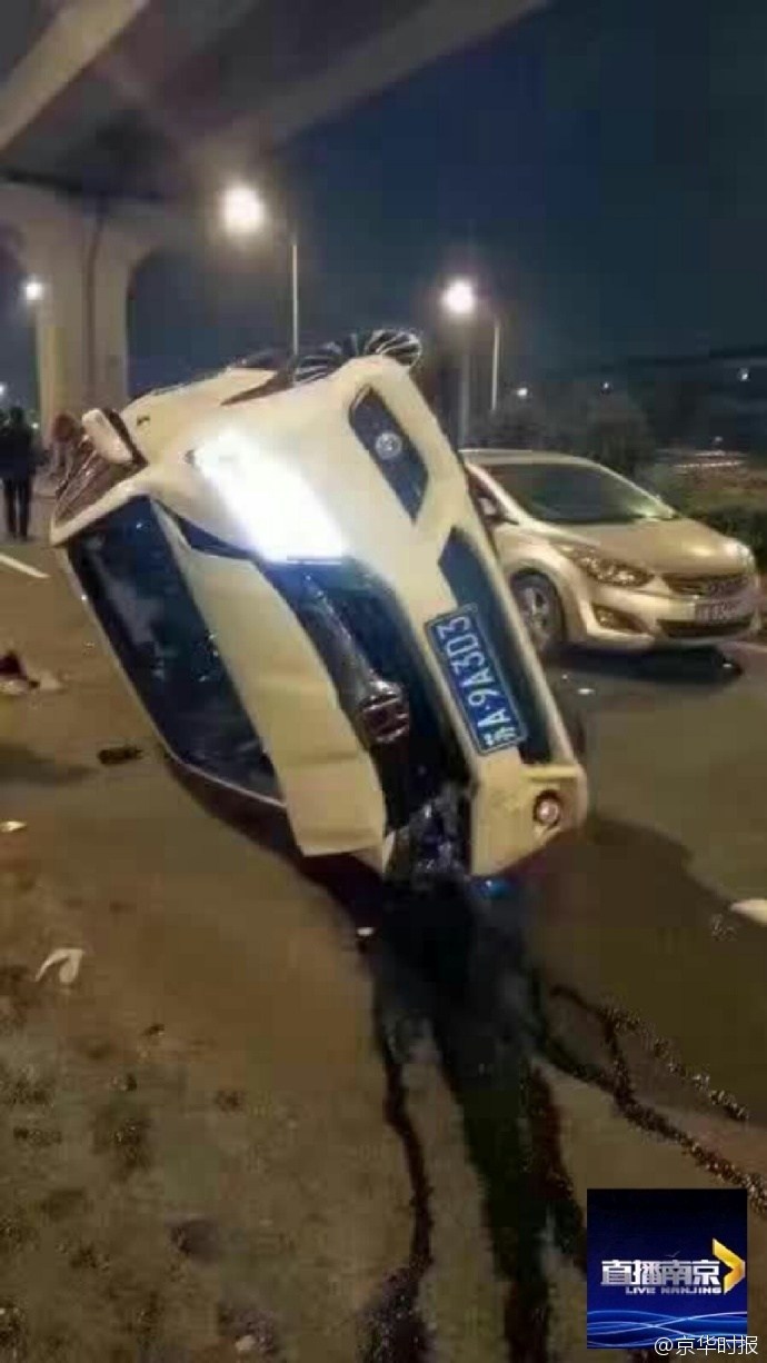 局长在车里含我奶头好爽视频
