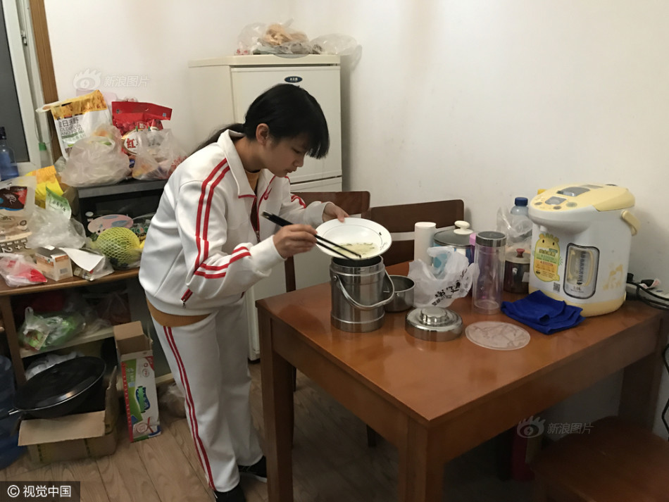 免费裸体视频