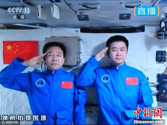 娇妻配合绿帽经历3p
