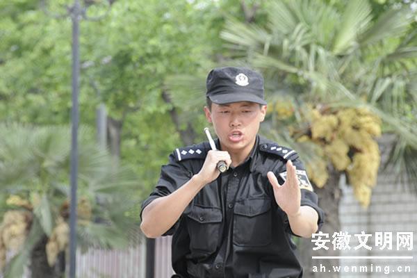 美女扒开腿让男人桶