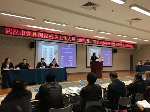 一群裸体女同学玩我jiji