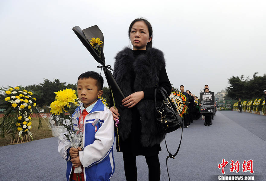 欧美裸模大乱交