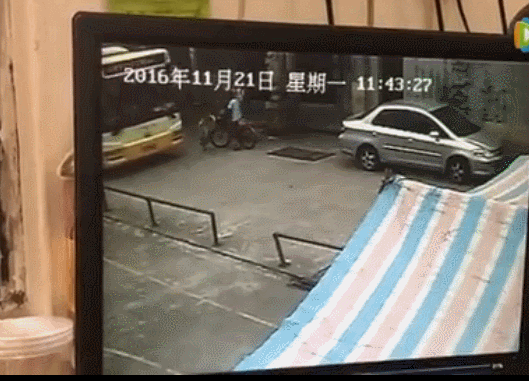 女人张开腿让男人捅