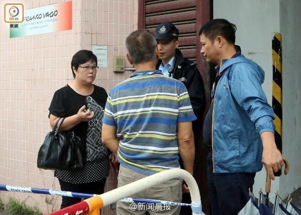 一名男子遭多名持刀犯罪嫌疑人淋泼不明液体拦途截劫,抢去一批金条