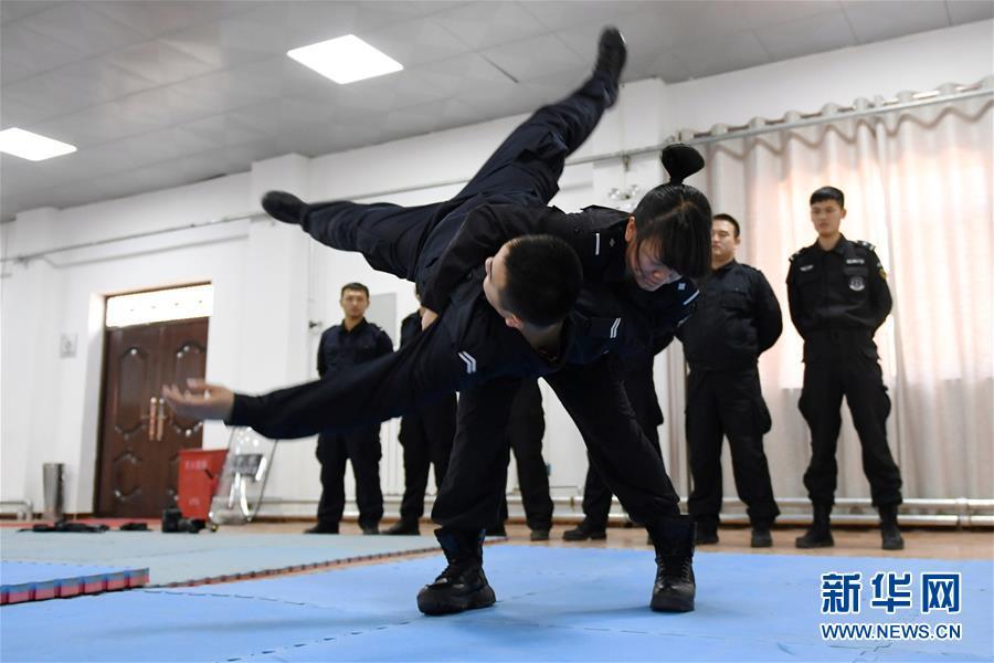 偷拍男帅大屌洗澡视频