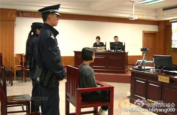偷拍女厕所女人尿尿