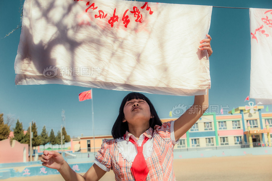 白丝魅魔玉足夹住榨精