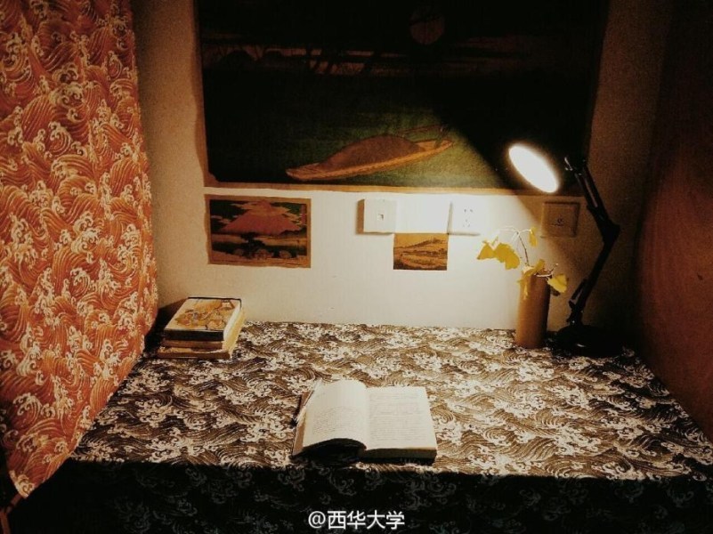 被女寝十几只白丝脚榨精